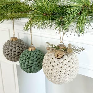Crochet Pattern | Crochet Christmas Ball Ornament Pattern | Crochet Bauble Pattern | DIY Christmas Tree Decorations